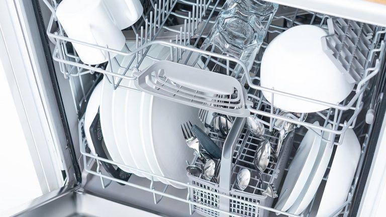 Có nên mua máy rửa chén? 6 máy rửa chén tốt nhất hiện nay? Lựa chọn Electrolux, Bosch hay Xiaomi có thật sự tốt?