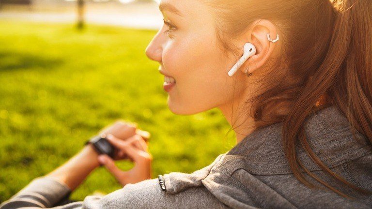 Tai nghe Bluetooth sạc không vào? Nguyên nhân và cách khắc phục?