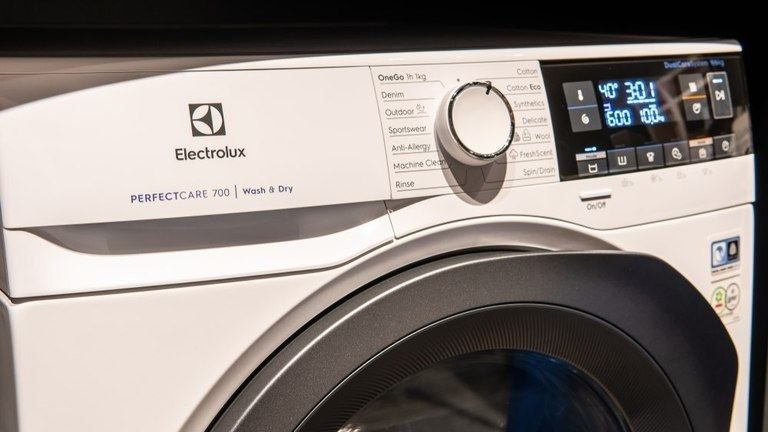 Máy giặt Electrolux EWF85743 có tốt không? Giá bao nhiêu?