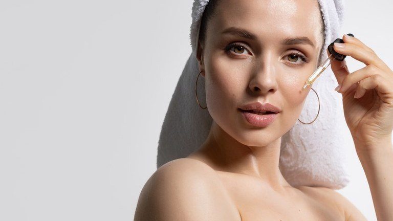Serum SkinCeuticals Blemish + Age Defense có tốt không? Có trị mụn không?