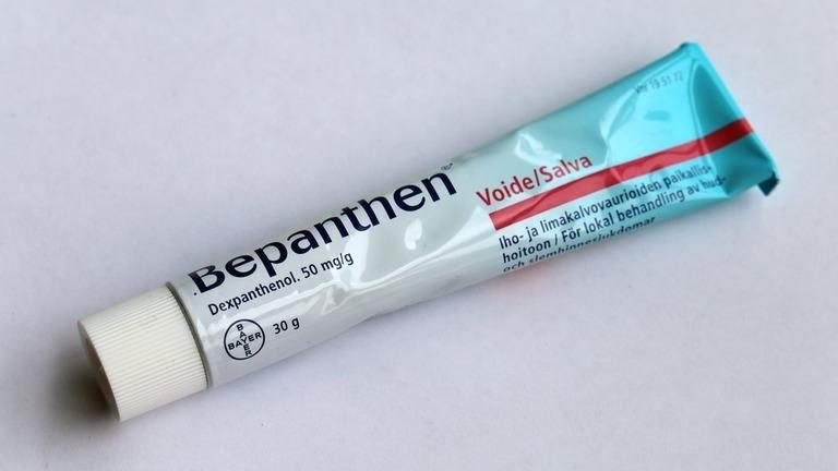 Bepanthen trị nứt cổ gà có tốt không? Có đắt không?