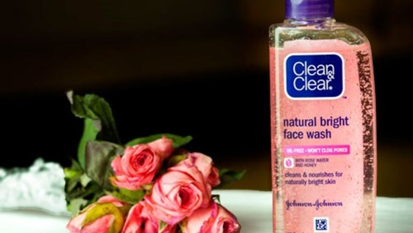 nước hoa hồng Clean and Clear
