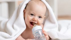 Bình sữa Dolphin có tốt không? Vệ sinh bình sữa đúng cách thế nào?