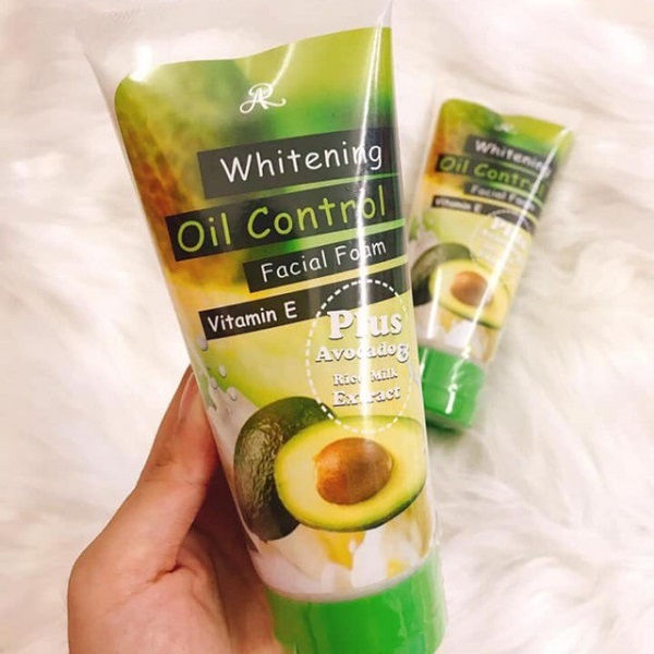 Sữa rửa mặt bơ Aron Whitening Oil Control